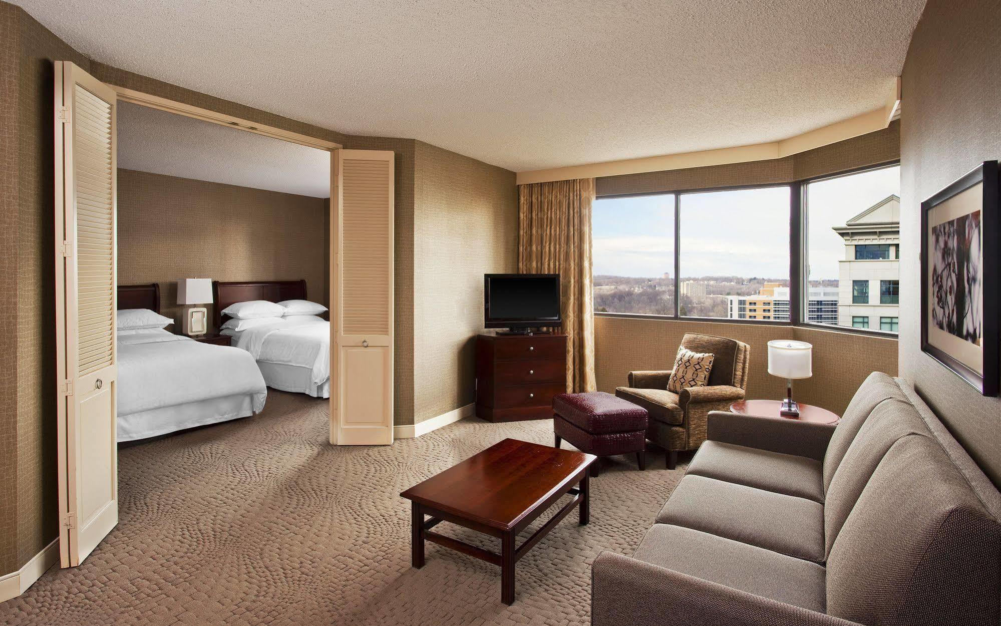 Sheraton Suites Wilmington Downtown Exterior foto